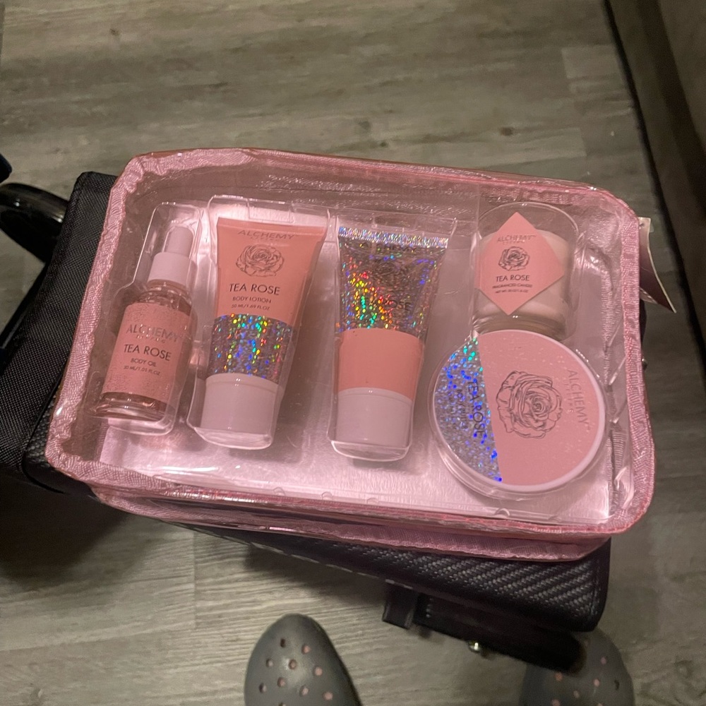 Tea Rose Makeup Set - Pink